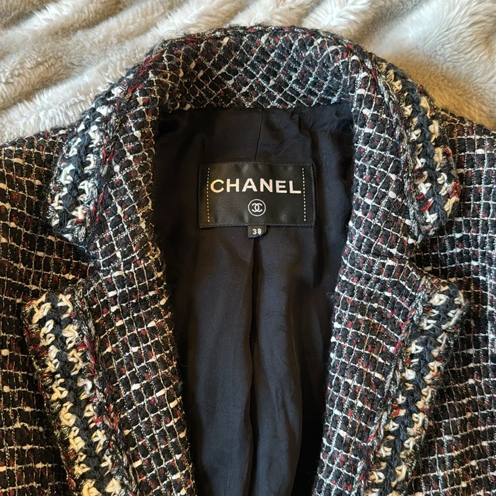 2017 CHANEL Tweed Blazer - Picture 3 of 9